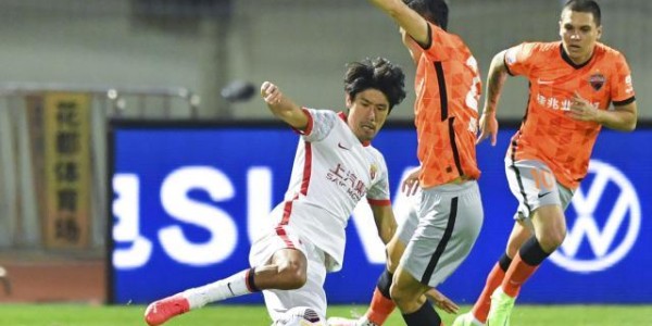 乐鱼体育登陆入口-10年恩怨两茫茫？海港残阵迎宿敌：争夺前3的名次战