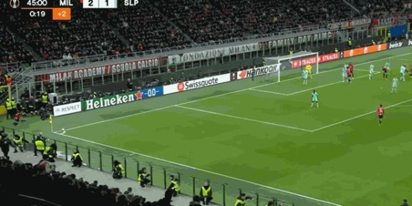 【欧联】吉鲁建功，米兰4-2十人布拉格斯拉维亚