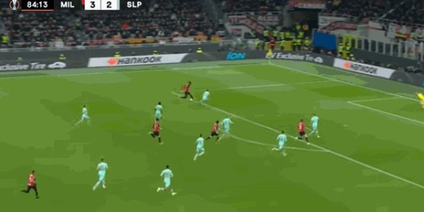 【欧联】吉鲁建功，米兰4-2十人布拉格斯拉维亚