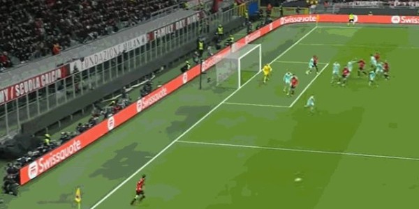 【欧联】吉鲁建功，米兰4-2十人布拉格斯拉维亚